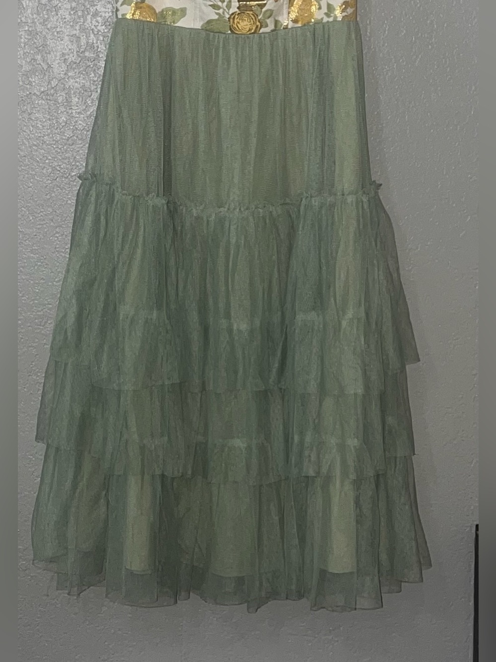 Sage Green Tiered Tulle Floral Jaquard Midi Dress Size M - Picture 2 of 8